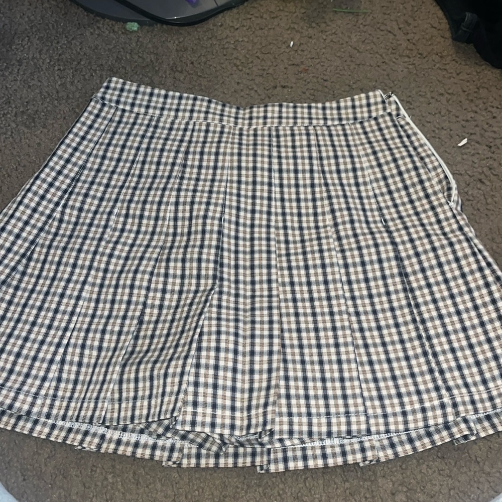 pleated skirt